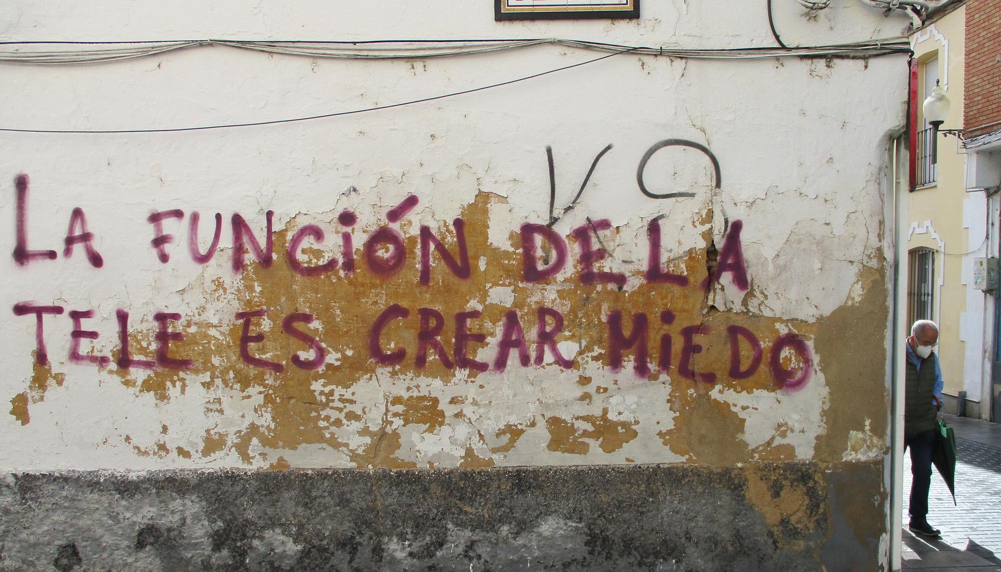 Pintada grafiti medios de comunicación, tele, televisión, manipulación 1